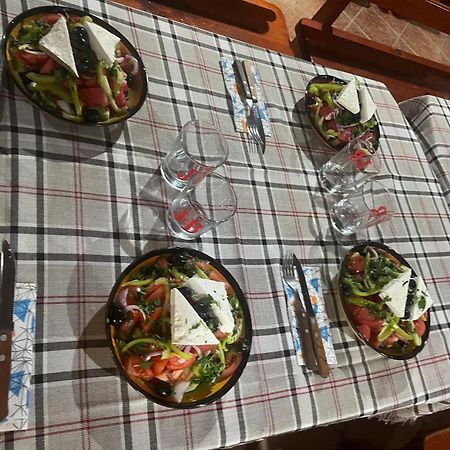 Къща за гости Динас Zmeitsa Екстериор снимка